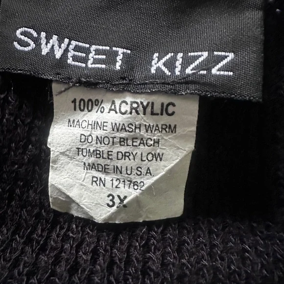 Women’s Sweet Kizz Black and White Aztec Print Poncho size 3X - Picture 8 of 8